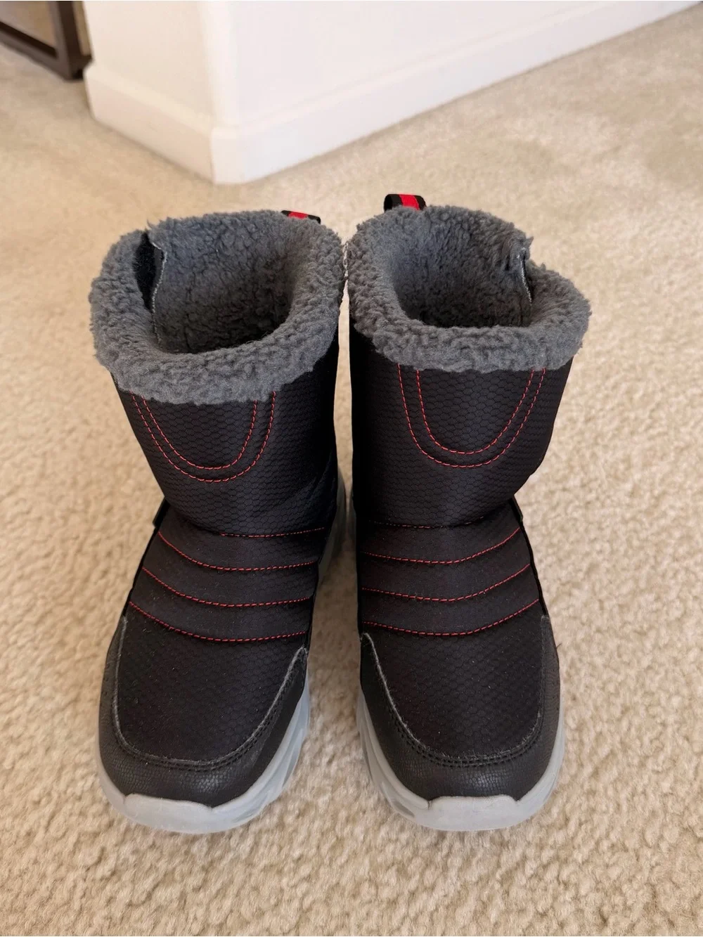 Skechers Kids Black & Gray Light-Up Winter Boots size 1 (little boys)